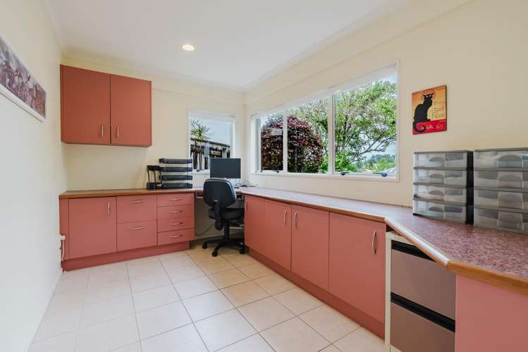 73 Dixon Road Glenview_14