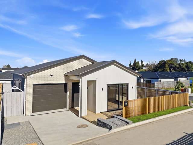BRAND NEW CORNER BEAUTY IN OPAHEKE