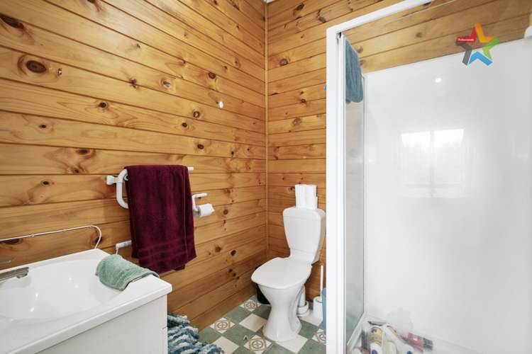 281 Dowse Drive Maungaraki_6