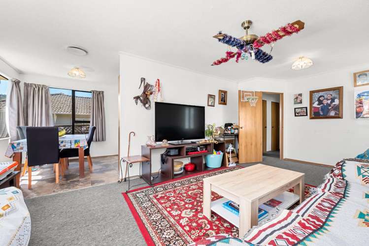 2 Bogle Grove Stokes Valley_2