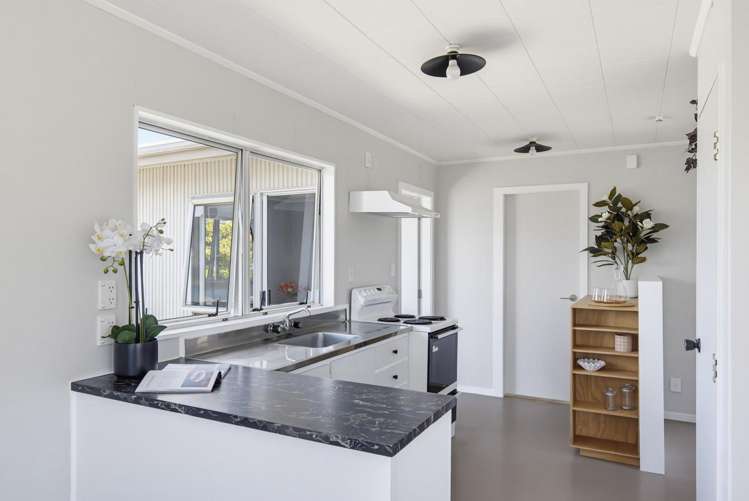 195 Tutere Street Waikanae Beach_1