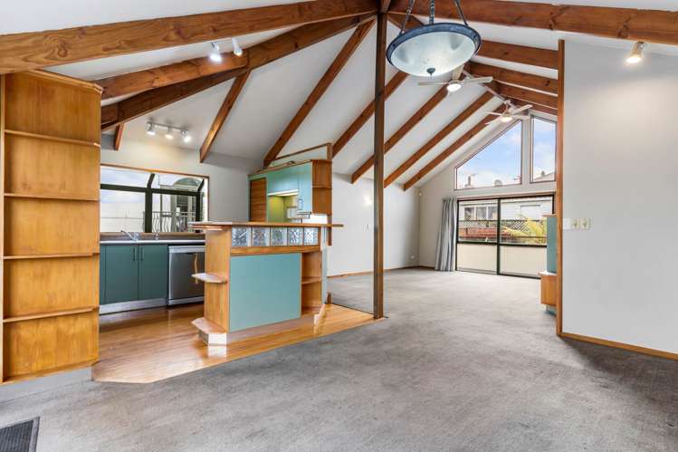 2/14 White Swan Road Mt Roskill_5