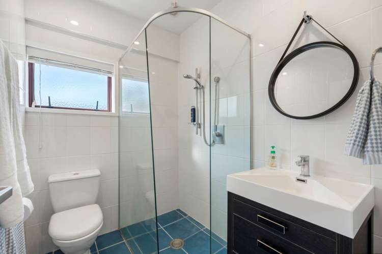 8 Robin Lane Browns Bay_16