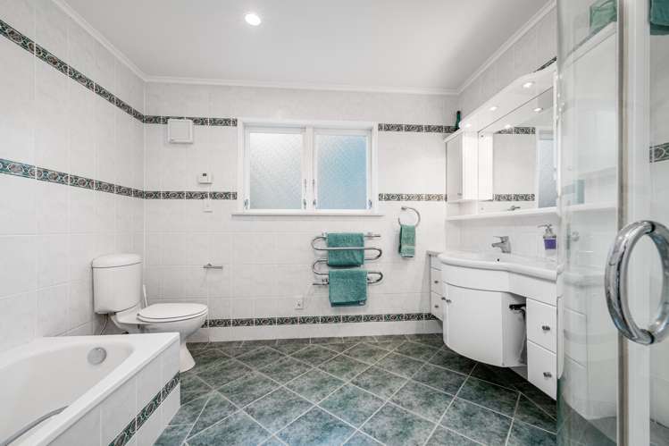 32 Deane Avenue Titirangi_16