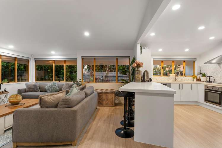 484 Beach Road Murrays Bay_14