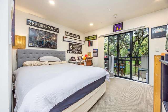 For Rent - Studio with Car Park & Park Views