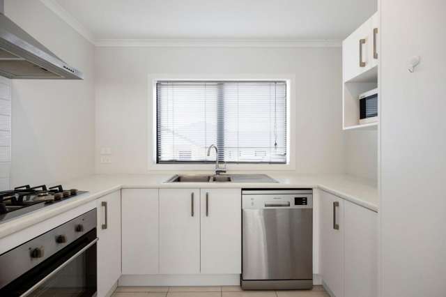 68 Sylvester Crescent 2743_3