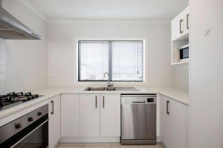 68 Sylvester Crescent 2743_3