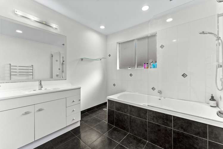 1/296 Wairau Road Glenfield_18