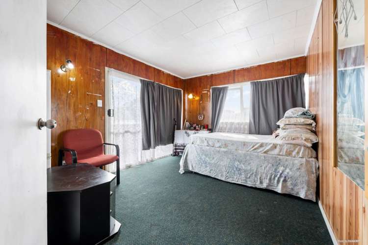 8 Tindall Crescent Otara_4