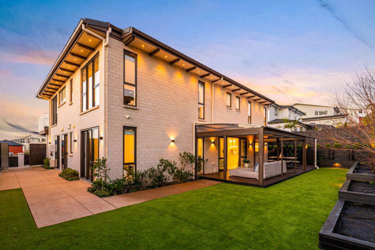 49 Matahae Drive Flat Bush_1