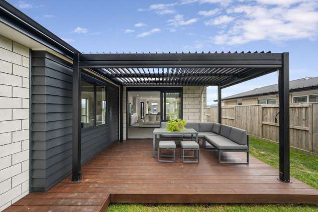 Sunny Family Home with Stunning Kaimai Views