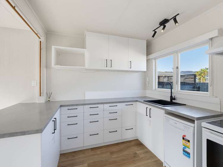 1/7 Tennyson Crescent Stoke_7