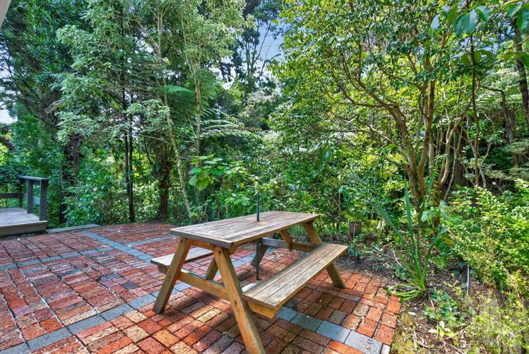 8 Tiniroa Grove Silverstream_23
