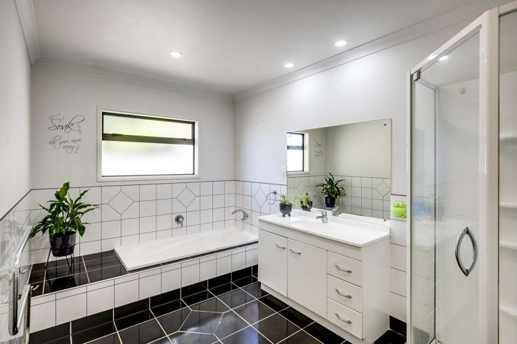 208a Frimley Oaks Frimley_10