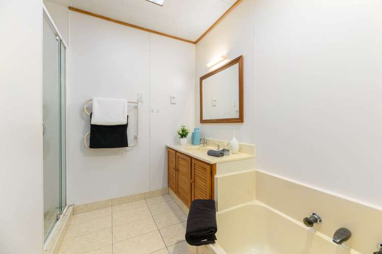 2 Meadway Sunnyhills_25