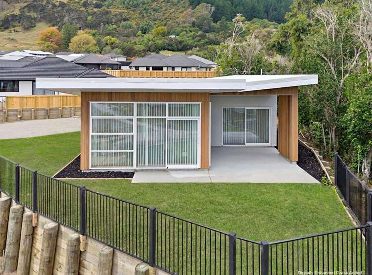6 Homestead Avenue Stoke_8