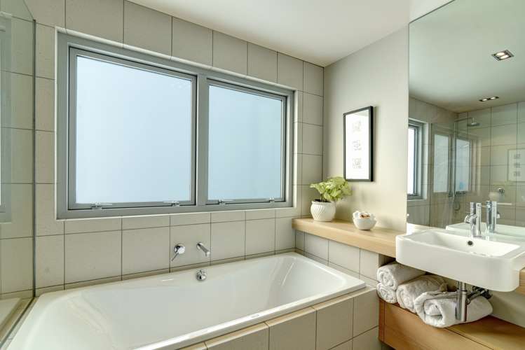 618 Peninsula Road Kelvin Heights_12