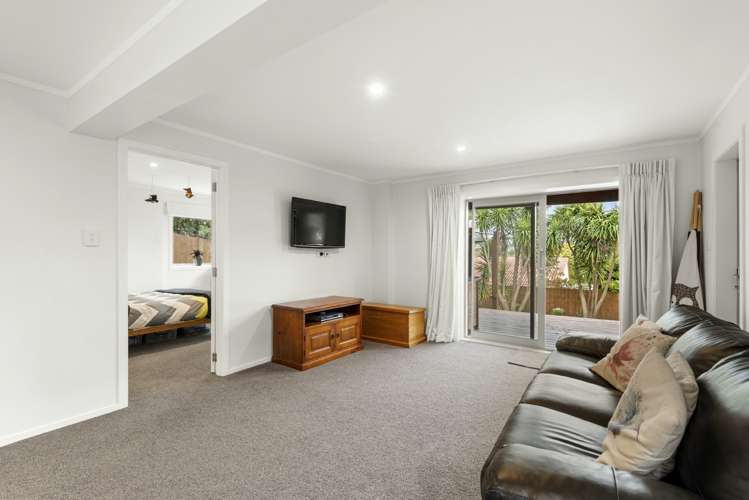 24 Shanaway Rise Hillcrest_16