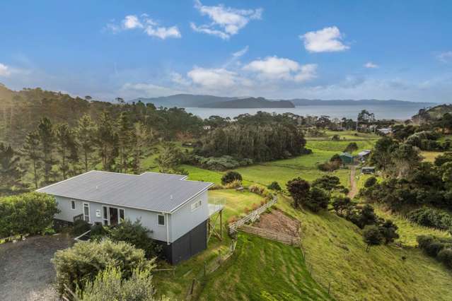 Coastal Retreat with Panoramic Seaviews