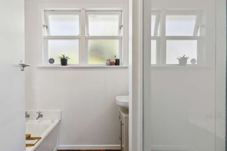 15 Kahikatea Grove Paparangi_12