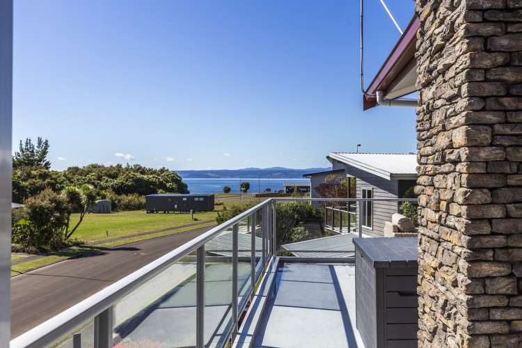 13 Poriwira Drive Kuratau_7