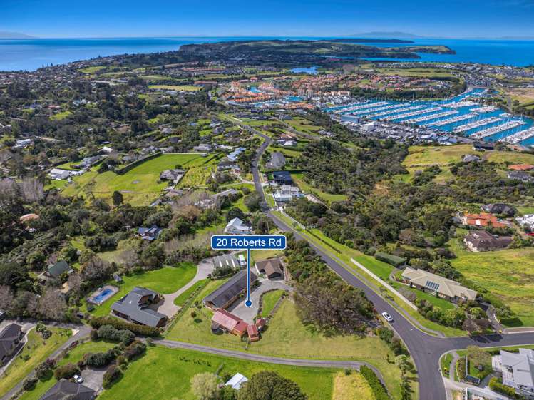 20 Roberts Road Matakatia Bay_29