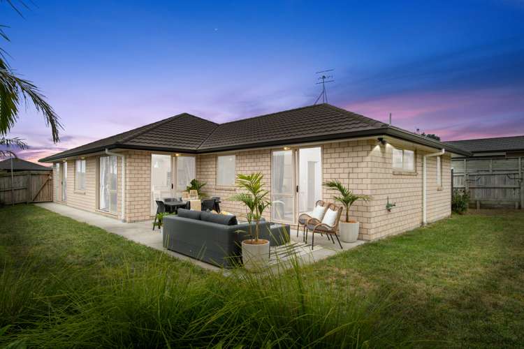 208 Ballintoy Park Drive Welcome Bay_11