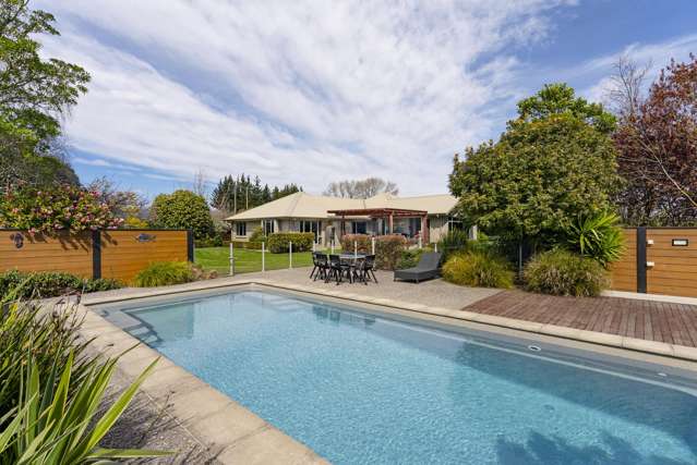 Vineyard Views, Country Calm, Town Convenience