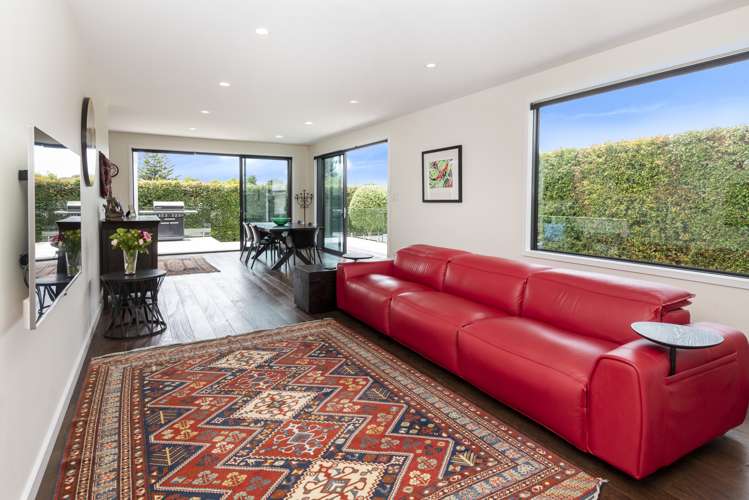 64 Uxbridge Road Mellons Bay_1