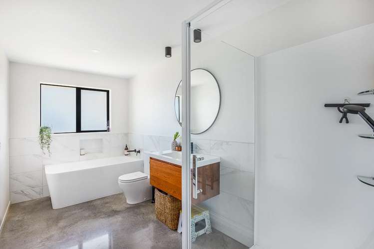 29 Honeyfield Drive Whalers Gate_18