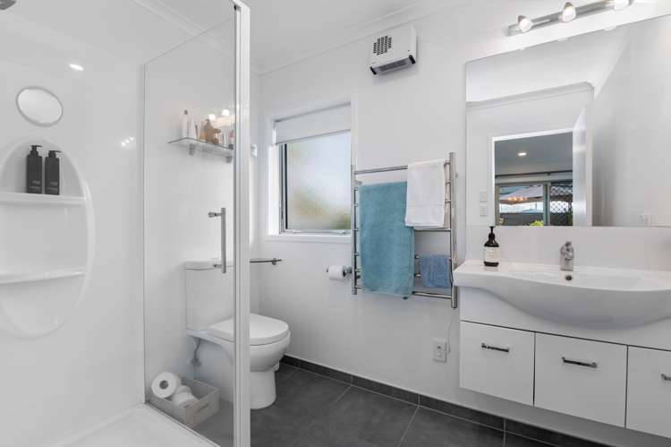 32c Robinson Avenue Holdens Bay_10