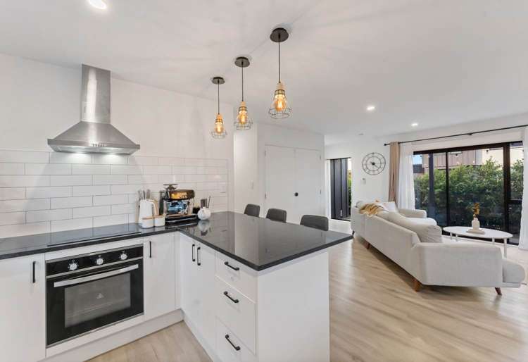 63 Black Beech Crescent Takanini_6