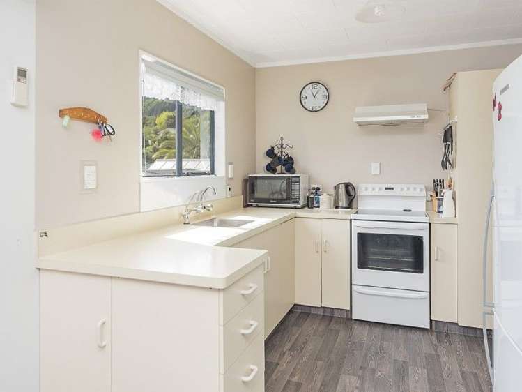 2/81 Tipahi Street Nelson South_3