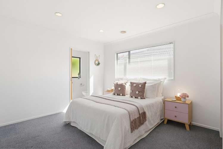 19 Derry Hill Churton Park_13