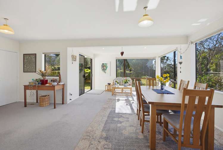 22 Sunrise Boulevard Tawa_10