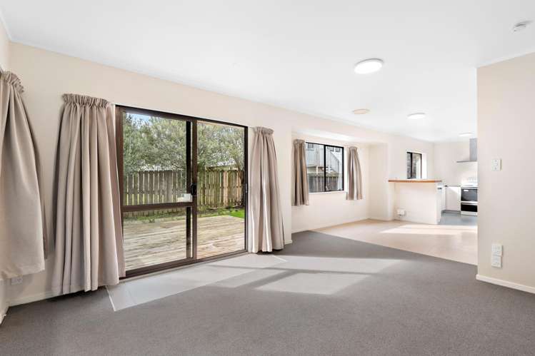 1 and 2/58 St Annes Crescent Wattle Downs_23