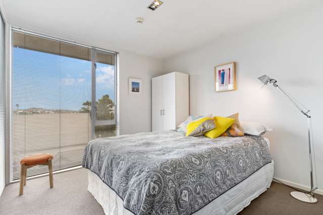 6v/435 New North Road Kingsland_3