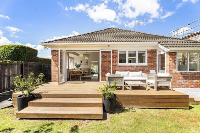 Charming Brick & Tile in the Heart of Meadowbank