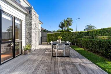 182 Surrey Crescent_2