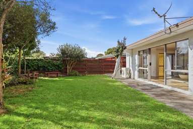 2/20 Ashdown Place_1