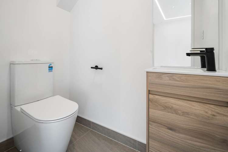 12f Hewlett Road Massey_12