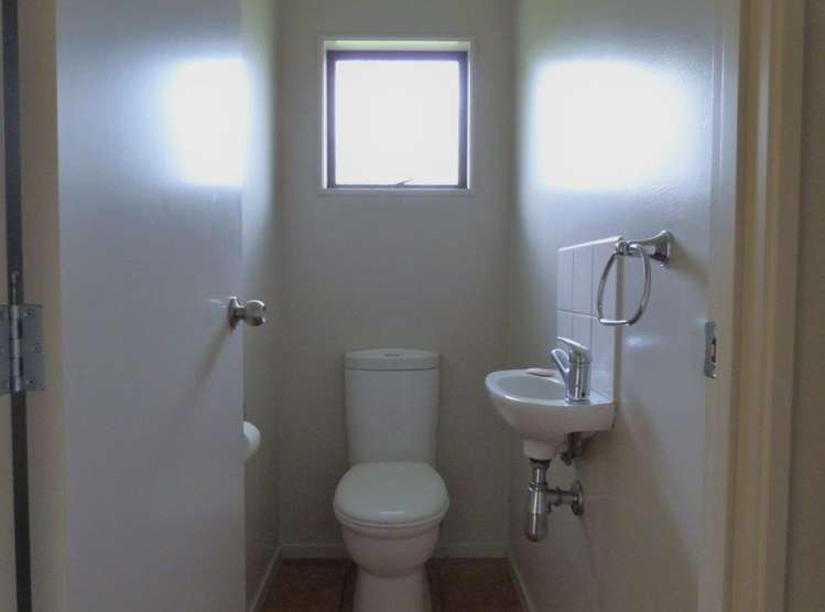 8 Graham Street One Tree Point_11