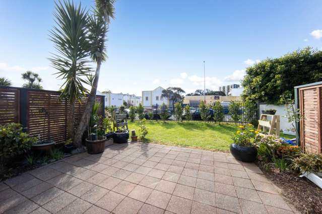 7/1 Ambrico Place New Lynn_3