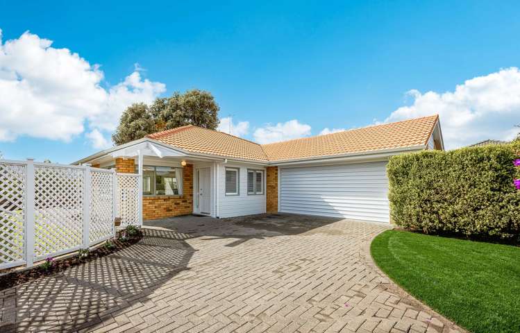 8/23 Lakeside Drive Orewa_13