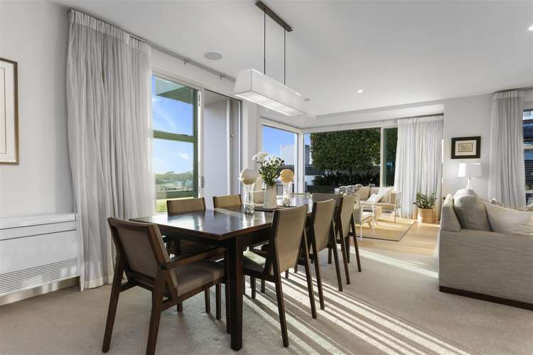 8/258 Hurstmere Road Takapuna_10