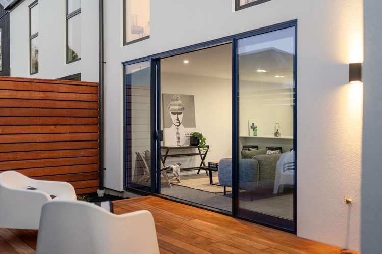 2/3 Humboldt Street Sydenham_25