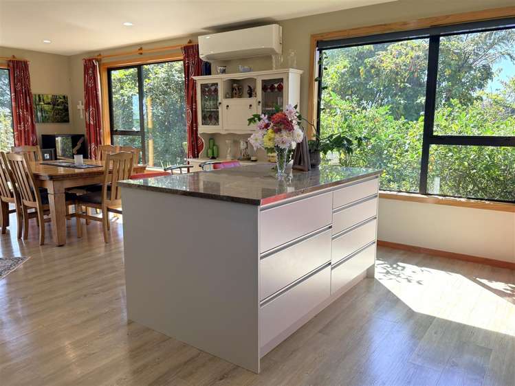 125 Coulson Road Paroa_8