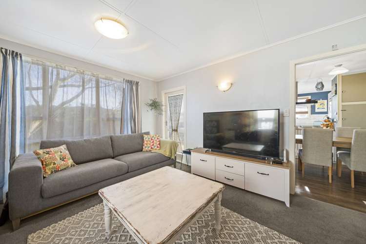 35 Antrim Crescent Wainuiomata_10