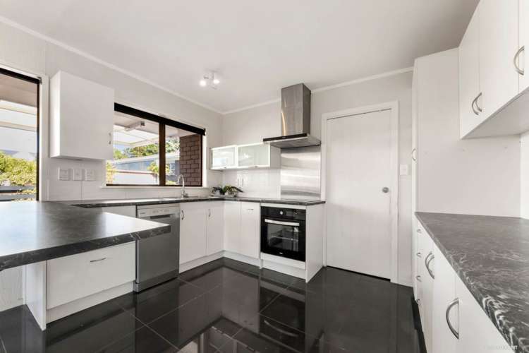 2/4 Landseer Place Blockhouse Bay_7